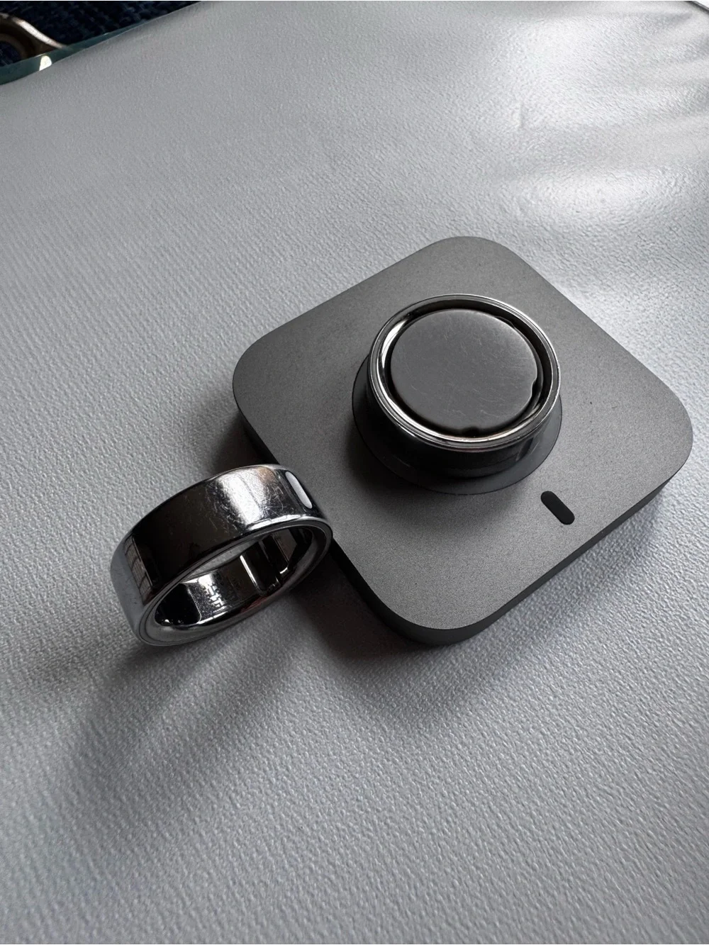 Oura Gray Magnetic Ring Accessory with Silver Accent